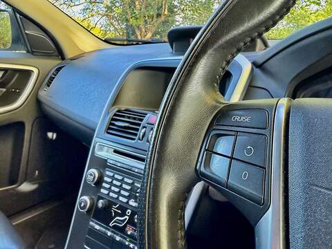 Volvo XC60 2.4 D3 R-Design SUV 5dr Diesel Geartronic AWD Euro 5 (163 ps) - U2109