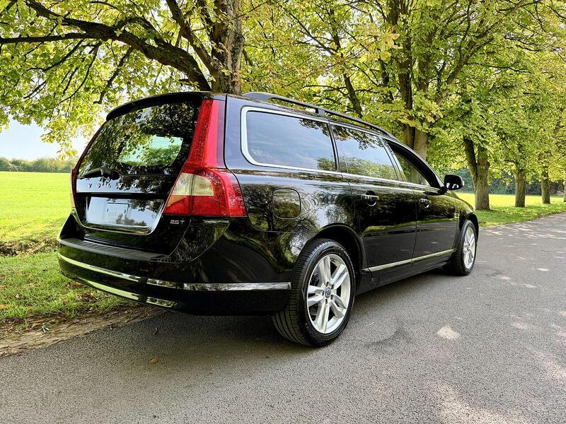 Volvo V70 2.5T SE Estate 5dr Petrol Geartronic Euro 5 (231 ps) - U2124