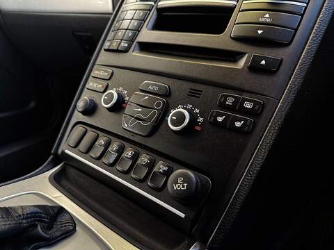 Volvo XC90 3.2 SE (Premium Pack) SUV 5dr Petrol Geartronic AWD (289 g/km, 235 bhp) - U2127