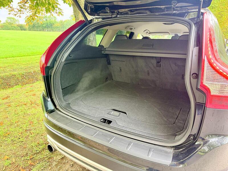 Volvo Xc60 T6 R-Design Nav Awd 3.0 5dr Estate Automatic Petrol - U2128