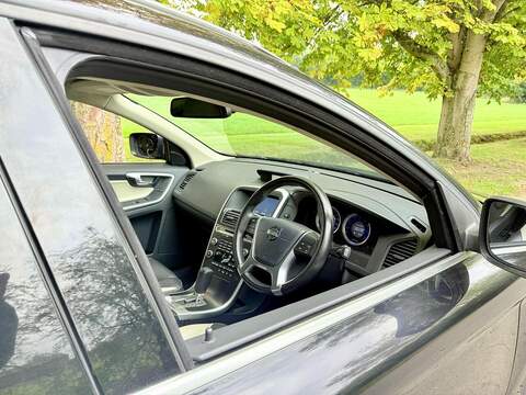 Volvo Xc60 T6 R-Design Nav Awd 3.0 5dr Estate Automatic Petrol - U2128