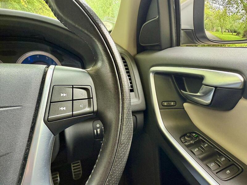 Volvo Xc60 T6 R-Design Nav Awd 3.0 5dr Estate Automatic Petrol - U2128