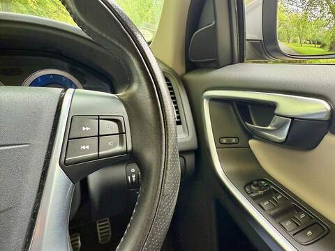 Volvo Xc60 T6 R-Design Nav Awd 3.0 5dr Estate Automatic Petrol - U2128