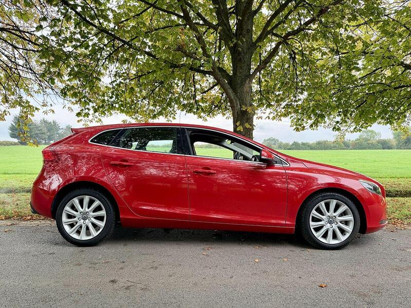 Volvo V40 T3 Se Hatchback 1.5 Auto Petrol - U2129