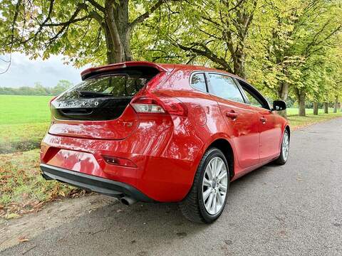 Volvo V40 T3 Se Hatchback 1.5 Auto Petrol - U2129