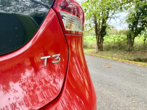 Volvo V40 T3 Se Hatchback 1.5 Auto Petrol - U2129