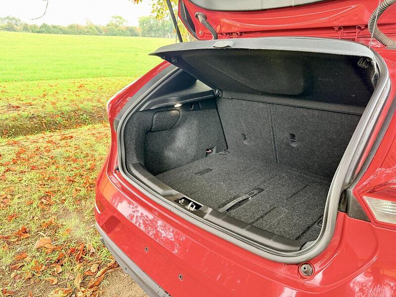 Volvo V40 T3 Se Hatchback 1.5 Auto Petrol - U2129