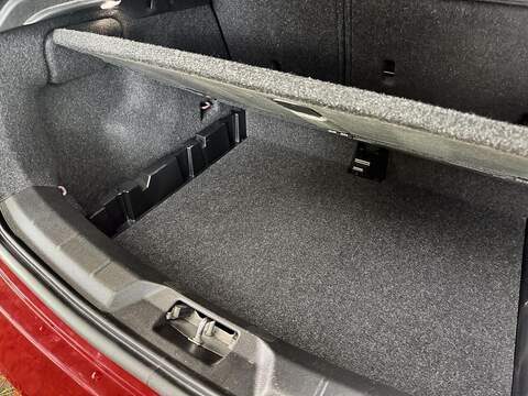 Volvo V40 T3 Se Hatchback 1.5 Auto Petrol - U2129