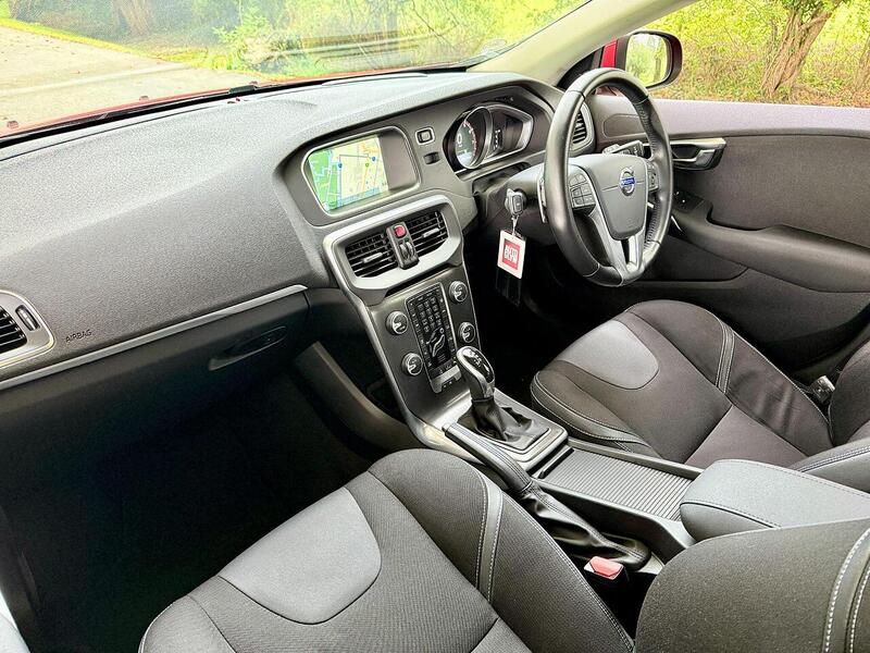 Volvo V40 T3 Se Hatchback 1.5 Auto Petrol - U2129