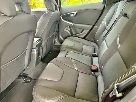 Volvo V40 T3 Se Hatchback 1.5 Auto Petrol - U2129