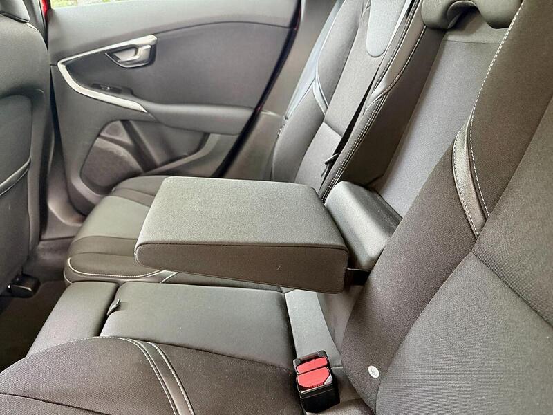 Volvo V40 T3 Se Hatchback 1.5 Auto Petrol - U2129