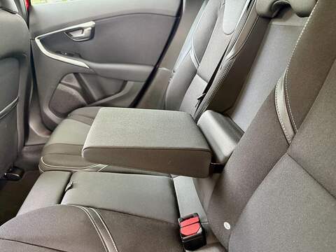 Volvo V40 T3 Se Hatchback 1.5 Auto Petrol - U2129