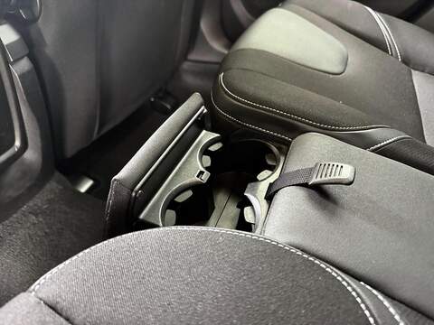 Volvo V40 T3 Se Hatchback 1.5 Auto Petrol - U2129