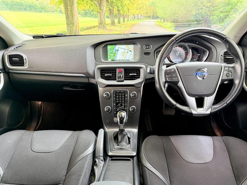 Volvo V40 T3 Se Hatchback 1.5 Auto Petrol - U2129