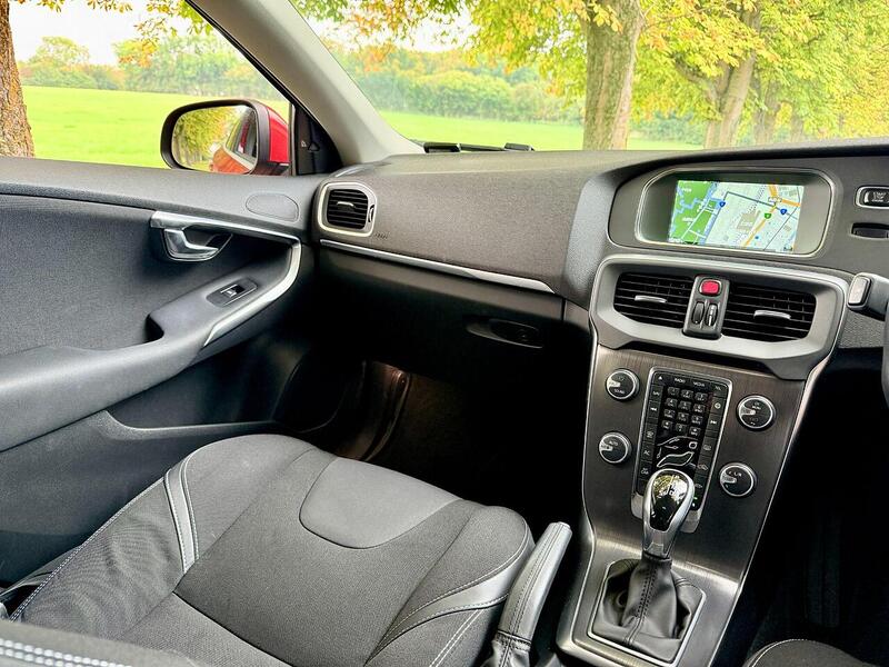 Volvo V40 T3 Se Hatchback 1.5 Auto Petrol - U2129