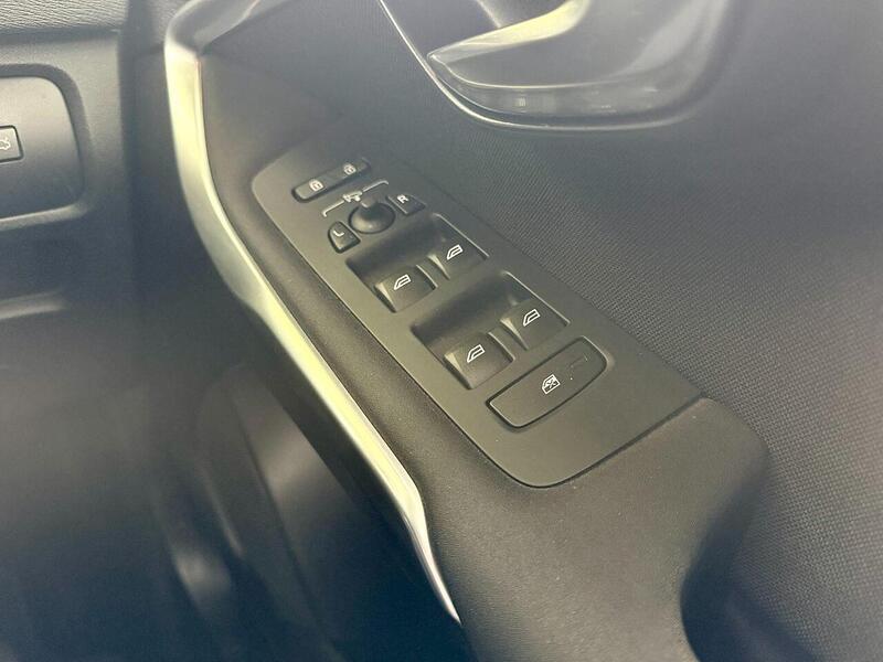 Volvo V40 T3 Se Hatchback 1.5 Auto Petrol - U2129