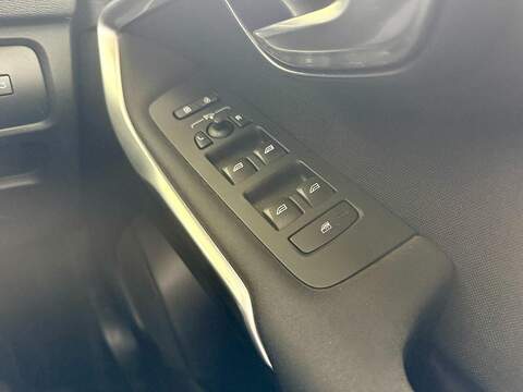 Volvo V40 T3 Se Hatchback 1.5 Auto Petrol - U2129