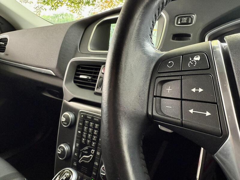 Volvo V40 T3 Se Hatchback 1.5 Auto Petrol - U2129