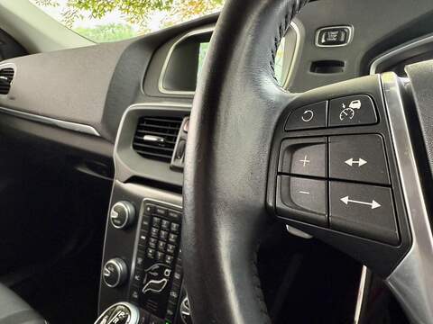 Volvo V40 T3 Se Hatchback 1.5 Auto Petrol - U2129