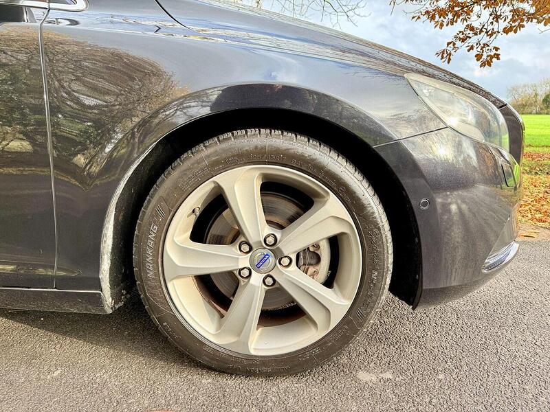 Volvo V40 1.6 T4 R-Design Lux Nav Hatchback 5dr Petrol Powershift Euro 5 (s/s) (180 ps) - U2130