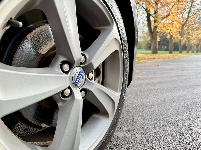 Volvo V40 1.6 T4 R-Design Lux Nav Hatchback 5dr Petrol Powershift Euro 5 (s/s) (180 ps) - U2130
