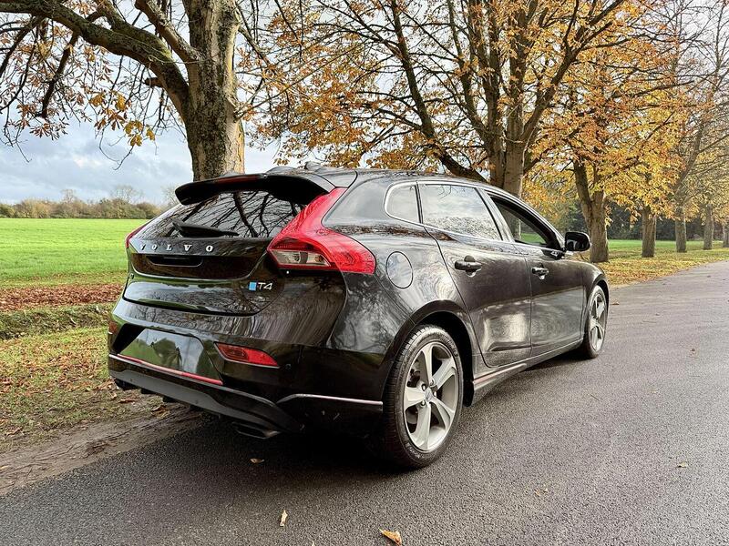 Volvo V40 1.6 T4 R-Design Lux Nav Hatchback 5dr Petrol Powershift Euro 5 (s/s) (180 ps) - U2130