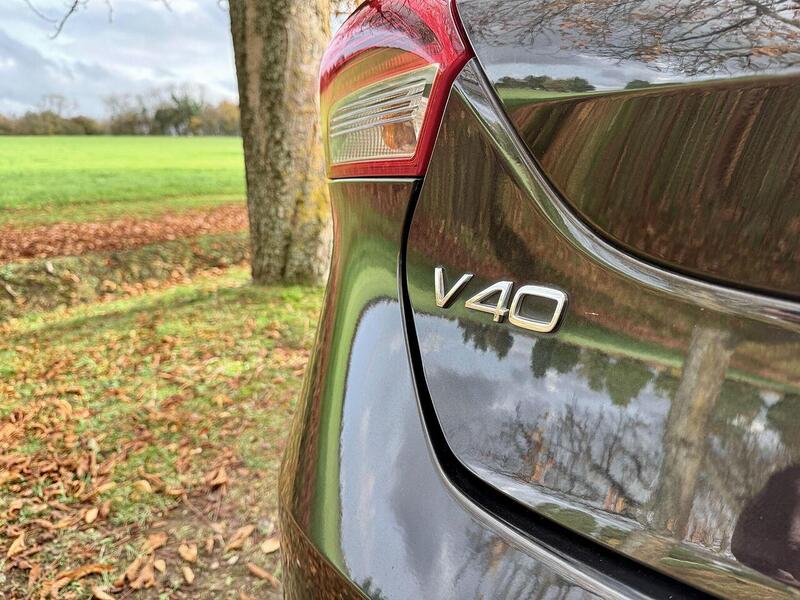 Volvo V40 1.6 T4 R-Design Lux Nav Hatchback 5dr Petrol Powershift Euro 5 (s/s) (180 ps) - U2130