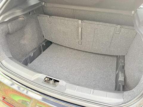 Volvo V40 1.6 T4 R-Design Lux Nav Hatchback 5dr Petrol Powershift Euro 5 (s/s) (180 ps) - U2130