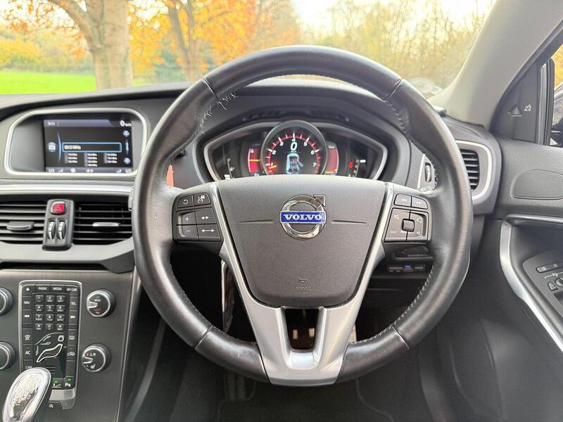 Volvo V40 1.6 T4 R-Design Lux Nav Hatchback 5dr Petrol Powershift Euro 5 (s/s) (180 ps) - U2130