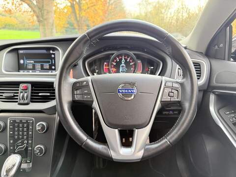Volvo V40 1.6 T4 R-Design Lux Nav Hatchback 5dr Petrol Powershift Euro 5 (s/s) (180 ps) - U2130