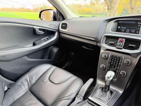 Volvo V40 1.6 T4 R-Design Lux Nav Hatchback 5dr Petrol Powershift Euro 5 (s/s) (180 ps) - U2130