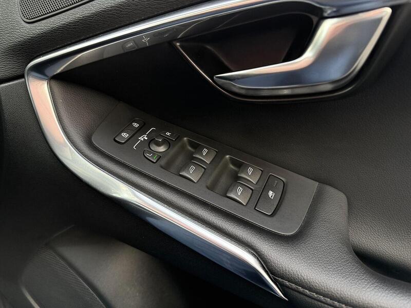 Volvo V40 1.6 T4 R-Design Lux Nav Hatchback 5dr Petrol Powershift Euro 5 (s/s) (180 ps) - U2130