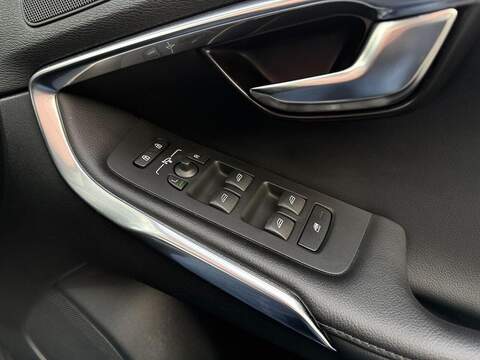 Volvo V40 1.6 T4 R-Design Lux Nav Hatchback 5dr Petrol Powershift Euro 5 (s/s) (180 ps) - U2130