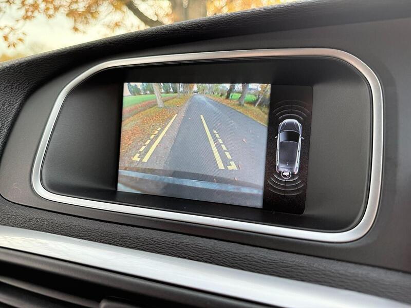 Volvo V40 1.6 T4 R-Design Lux Nav Hatchback 5dr Petrol Powershift Euro 5 (s/s) (180 ps) - U2130