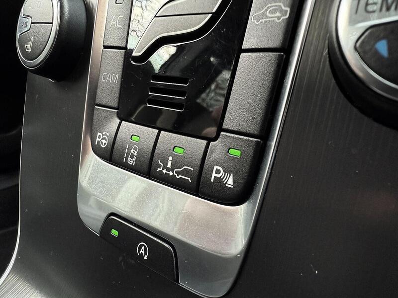 Volvo V40 1.6 T4 R-Design Lux Nav Hatchback 5dr Petrol Powershift Euro 5 (s/s) (180 ps) - U2130