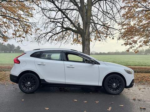 Volvo V40 Cross Country 2.0 T5 Lux Nav Hatchback 5dr Petrol Auto AWD Euro 6 (s/s) (245 ps) - U2131