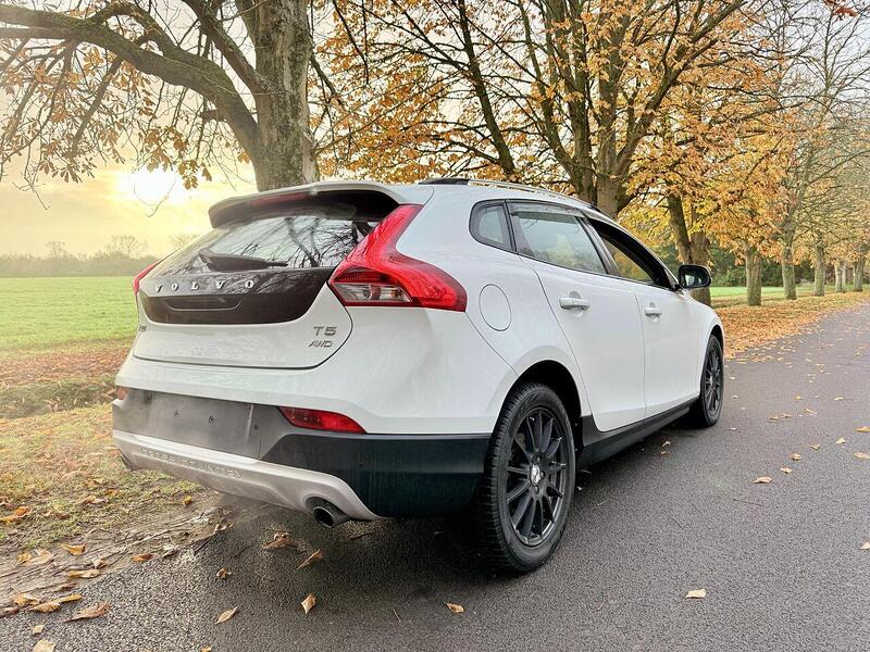 Volvo V40 Cross Country 2.0 T5 Lux Nav Hatchback 5dr Petrol Auto AWD Euro 6 (s/s) (245 ps) - U2131