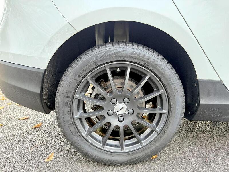 Volvo V40 Cross Country 2.0 T5 Lux Nav Hatchback 5dr Petrol Auto AWD Euro 6 (s/s) (245 ps) - U2131