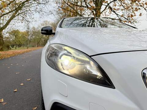 Volvo V40 Cross Country 2.0 T5 Lux Nav Hatchback 5dr Petrol Auto AWD Euro 6 (s/s) (245 ps) - U2131