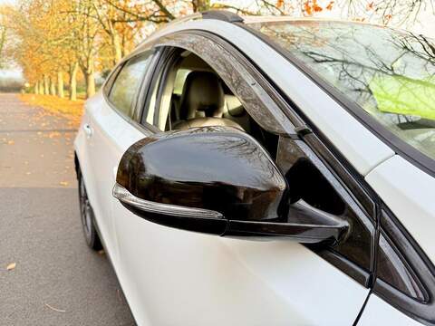 Volvo V40 Cross Country 2.0 T5 Lux Nav Hatchback 5dr Petrol Auto AWD Euro 6 (s/s) (245 ps) - U2131