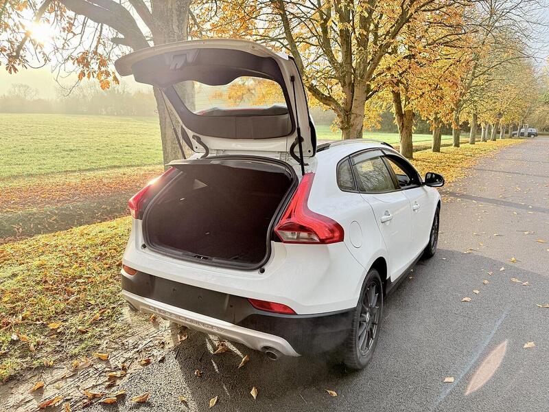 Volvo V40 Cross Country 2.0 T5 Lux Nav Hatchback 5dr Petrol Auto AWD Euro 6 (s/s) (245 ps) - U2131