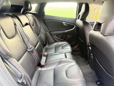 Volvo V40 Cross Country 2.0 T5 Lux Nav Hatchback 5dr Petrol Auto AWD Euro 6 (s/s) (245 ps) - U2131