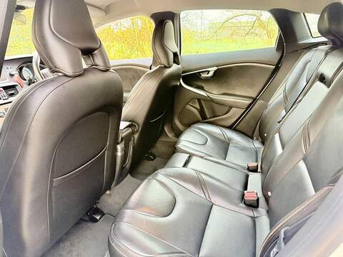 Volvo V40 Cross Country 2.0 T5 Lux Nav Hatchback 5dr Petrol Auto AWD Euro 6 (s/s) (245 ps) - U2131