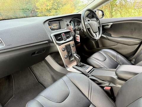 Volvo V40 Cross Country 2.0 T5 Lux Nav Hatchback 5dr Petrol Auto AWD Euro 6 (s/s) (245 ps) - U2131