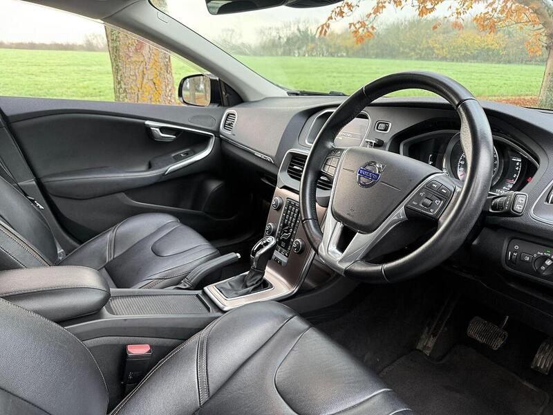 Volvo V40 Cross Country 2.0 T5 Lux Nav Hatchback 5dr Petrol Auto AWD Euro 6 (s/s) (245 ps) - U2131