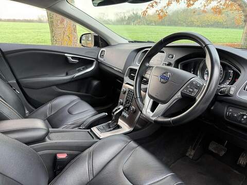 Volvo V40 Cross Country 2.0 T5 Lux Nav Hatchback 5dr Petrol Auto AWD Euro 6 (s/s) (245 ps) - U2131