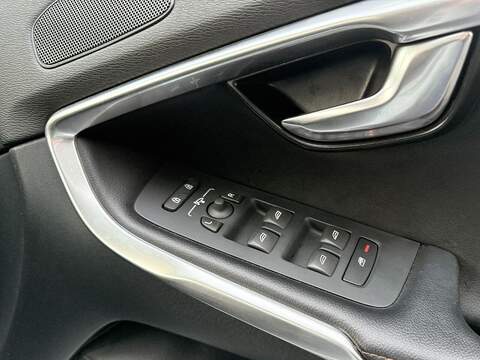 Volvo V40 Cross Country 2.0 T5 Lux Nav Hatchback 5dr Petrol Auto AWD Euro 6 (s/s) (245 ps) - U2131