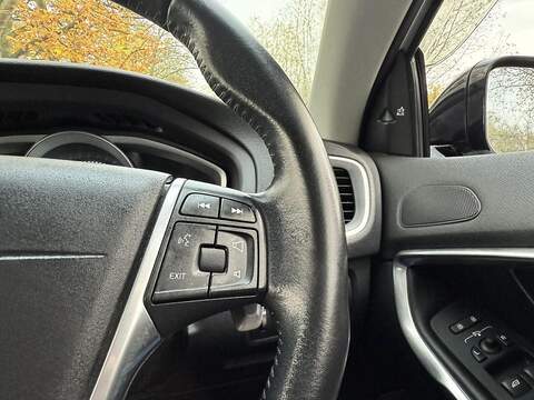 Volvo V40 Cross Country 2.0 T5 Lux Nav Hatchback 5dr Petrol Auto AWD Euro 6 (s/s) (245 ps) - U2131