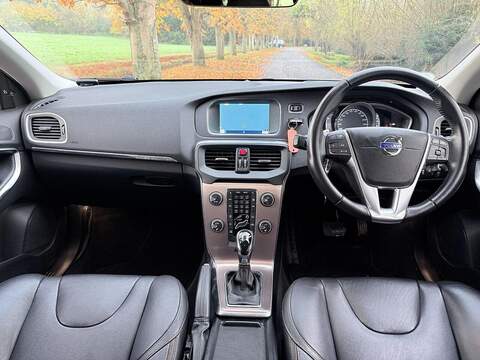 Volvo V40 Cross Country 2.0 T5 Lux Nav Hatchback 5dr Petrol Auto AWD Euro 6 (s/s) (245 ps) - U2131