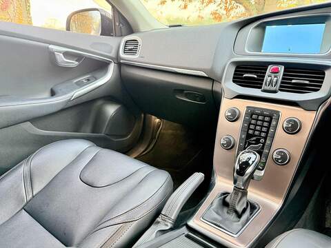 Volvo V40 Cross Country 2.0 T5 Lux Nav Hatchback 5dr Petrol Auto AWD Euro 6 (s/s) (245 ps) - U2131